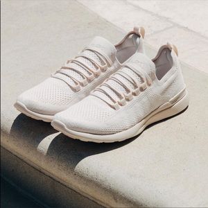 EUC APL Techloom Breeze. Size 7.5